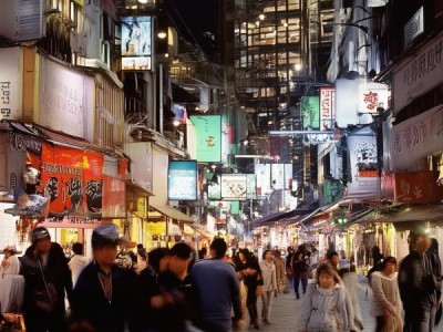 商贸城霓虹与暴力，永恒的悲剧